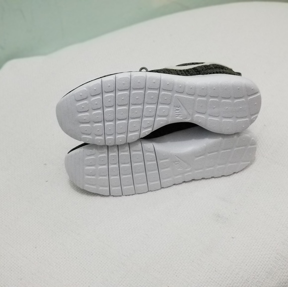 Nike sneakers - Picture 2 of 2